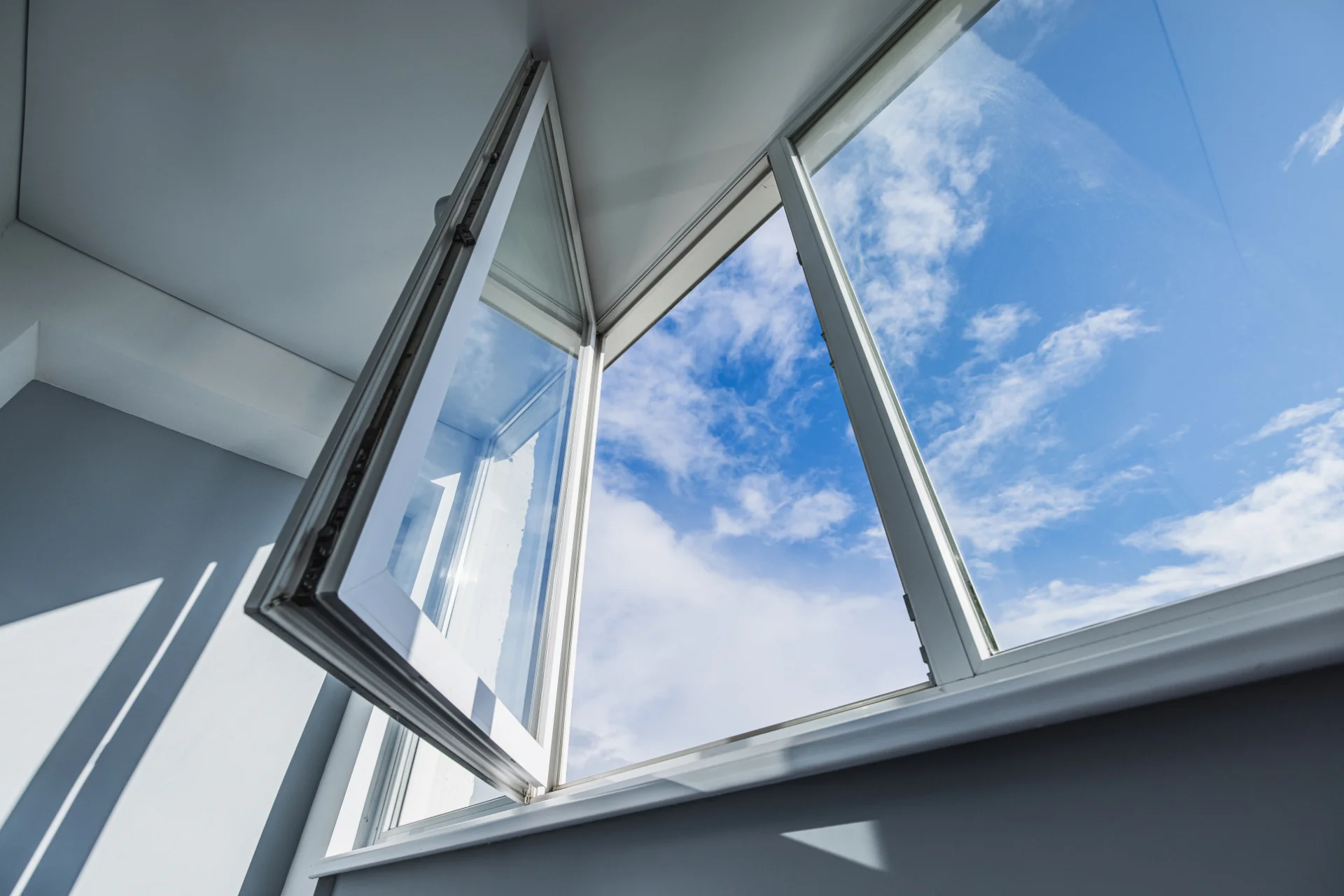 VLX 80 Casement Window in Orlando, FL | Juniper Windows Orlando - detail 1